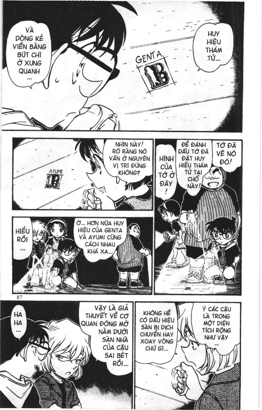Thám tử lừng danh Conan Loạt truyện tranh: Chapter 703
